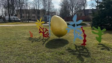 Attēls rakstam: Ādažos trādirīdis ap pilsētas Lieldienu dekorācijām: “Tas parāda, kā izskatās vienaldzība”