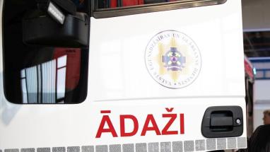 Attēls rakstam: Ādažu novadā miris ledū ielūzis cilvēks; Ķekavas novadā kūlas ugunsgrēkā viens cietušais