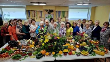 Attēls rakstam: FOTO: No sēkliņas līdz ražai, no ražas – līdz dalīšanās priekam. Olaines senioru rudens pieredze