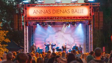 Attēls rakstam: FOTO: Skaista balle un priecīgi cilvēki! Ķemeros nosvinēta Annas diena