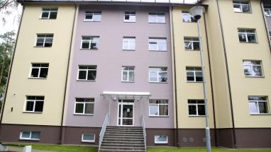 Attēls rakstam: Kāpēc migrantu centram jābūt Pierīgā? Soctīklos uzvirmojusi emocionāla diskusija par Muceniekiem