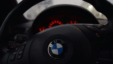 Attēls rakstam: "Piedod, brāli!" Ķekavas pusē BMW ielido grāvī