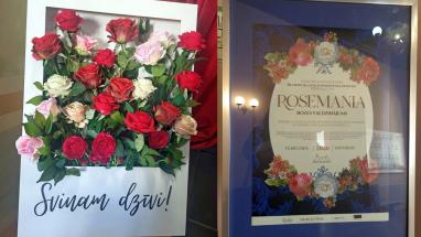 Attēls rakstam: Rožu mēnesis ziedu karalienes zīmē. Izstādē "Rosemania/Rozes valdzinājums"