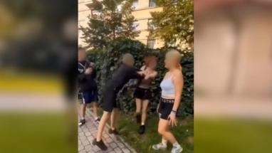 Attēls rakstam: Sit, spārda un filmē: Rīgas centra parkos jauniešu uzbrukumi izraisa sašutumu