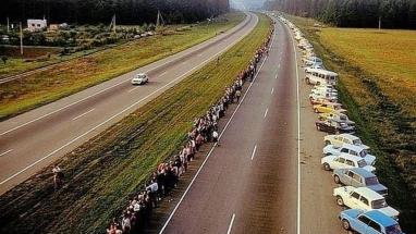 Attēls rakstam: Vai spētu vēlreiz sadoties rokās? Iedzīvotāji par Baltijas ceļu
