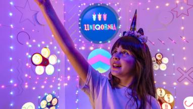 Attēls rakstam: VIDEO: Mārupietis uzbūvē vienradžu fabriku meitai ar autismu, lai finansētu viņas terapijas