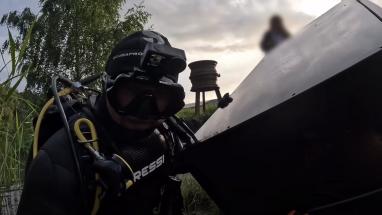 Attēls rakstam: VIDEO: "Mūsu neparastāko darbu TOPā šis noteikti ierindojas pašā augšgalā!" Nirējam Ādažos dīvaina misija
