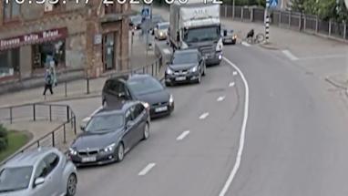 Attēls rakstam: VIDEO: Salaspilī automašīna notrieca velosipēdistu, policija aicina viņu atsaukties