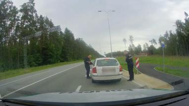 Attēls rakstam: VIDEO: Ulbrokā pie stūres vīrietis, kurš oficiāli ir "miris", bet ar to pārsteigumi nebeidzās