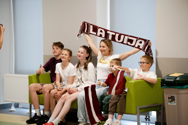 FOTO: Ķekavieši ar īpašu sagaidīšanu godina pasaules čempionu Nauri Miezi