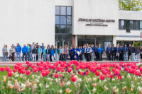 FOTO: Lielais sporta notikums tuvojas! Jaunatnes olimpiādes lāpa sasniegusi Jūrmalu