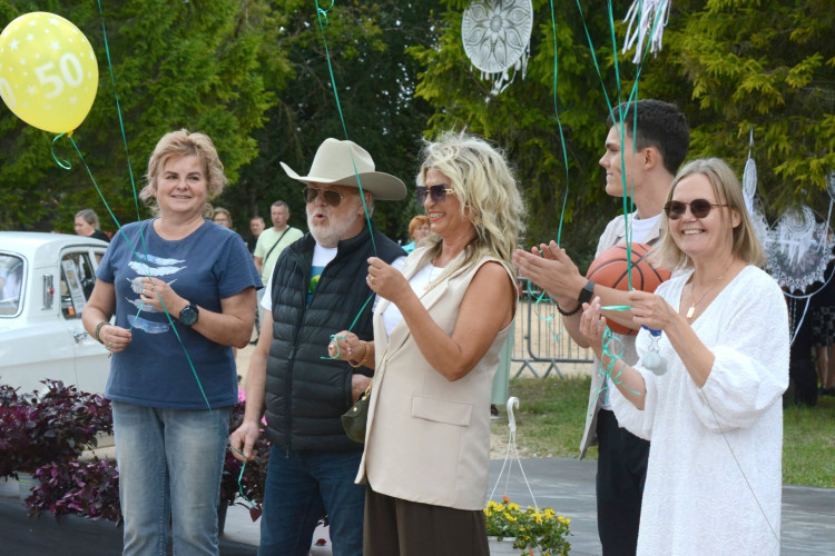 FOTO: Egļupe nosvin 50. jubileju, saņemot arī dāvanu no pašvaldības