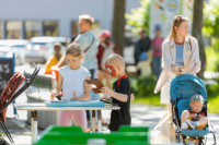 FOTO: Samuraji, balerīnas un eksotiski dzīvnieki – Kauguros sācies ceļojums apkārt pasaulei