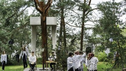 Attēls rakstam: 11.IX Pasākums "Rainim 16+1. Dzejas siena Raiņa priedēs" Jūrmalā