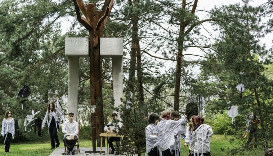 11.IX Pasākums "Rainim 16+1. Dzejas siena Raiņa priedēs" Jūrmalā