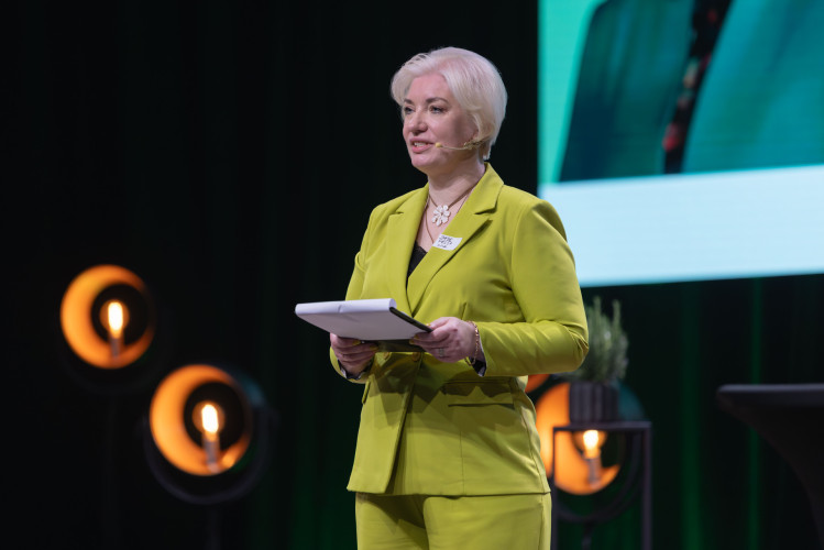 FOTO: Ulbrokā pulcējas 200 dalībnieku. Konferencē spriež par ilgtspējīgiem iepirkumiem un godina uzņēmējus