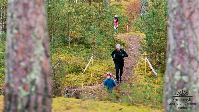 Attēls rakstam: 14.X Skriešanas un nūjošanas seriāla “Rudens meža apļi 2026” trešais posms Saulkrastos