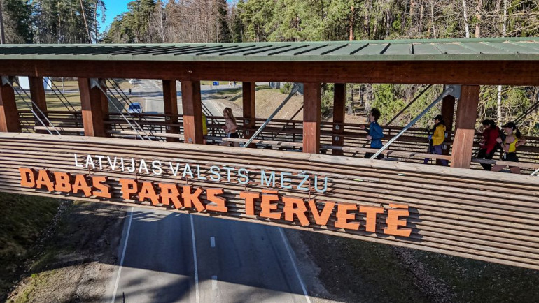 Foto: Busulis, Grēviņš un vēl 4000 skrējēju atklāj "Stirnubuka" 13.sezonu