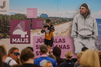 Foto: Majoru pludmalē aizvadīti krāšņi Jūrmalas skriešanas svētki