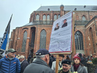 FOTO: Leģionāru piemiņas gājienā Rīgā devušies vairāki simti cilvēku