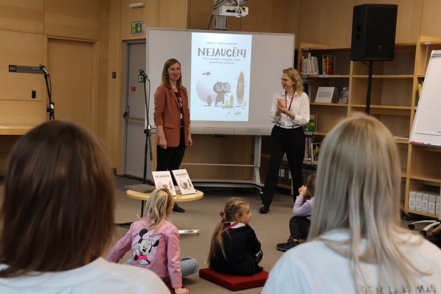 24.IV Tikšanās ar rakstnieci un ilustratori Mārīti Tabitu Kalniņu Salaspilī