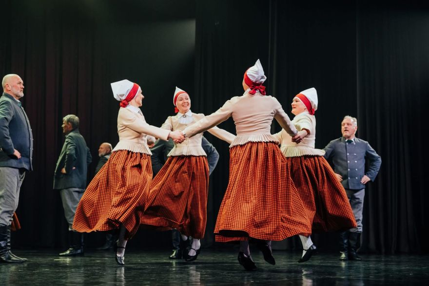 25.IV Deju kolektīva "Greizie rati" jubilejas koncerts "Greizo ratu zvaigžņu stāsti" Berģos