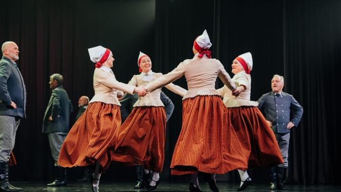 Attēls rakstam: 25.IV Deju kolektīva "Greizie rati" jubilejas koncerts "Greizo ratu zvaigžņu stāsti" Berģos