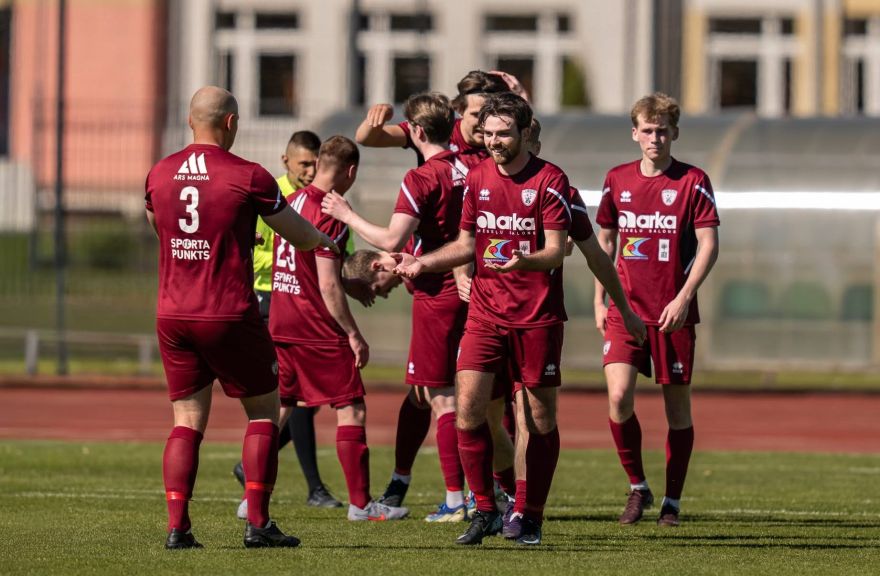 27.-28.VI Latvijas futbola otrās, trešās un Sieviešu līgas spēles Olainē, Slokā un Piņķos