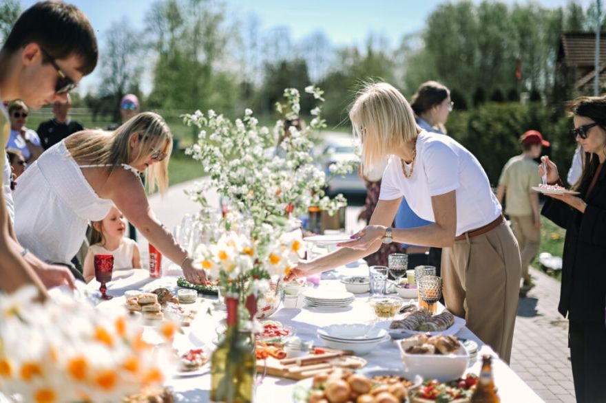 3.-4.V Baltā galdauta svētki Morē un Zemeņu muižā