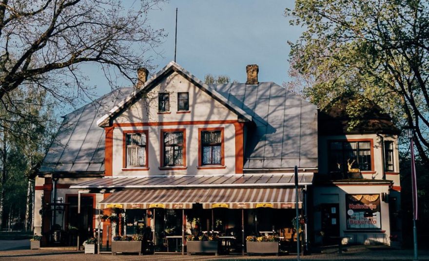 30.VII "Vasaras lasījumi" kopā ar rakstniekiem Arno Jundzi un Osvaldu Zebri Siguldā