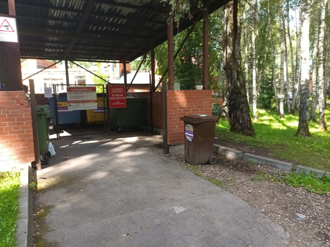 FOTO. Progress ir, bet problēmas vēl jāatrisina: Baložos mēģina sakārtot atkritumu haosu