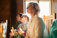 FOTO: Aušanas ceļš 65 gadu garumā. Siguldā skatāma krāšņa tekstīliju izstāde