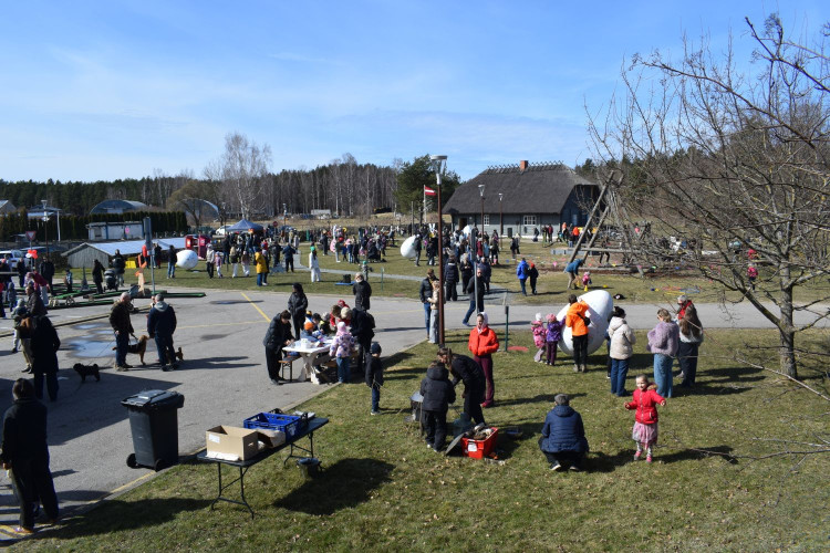 Foto: Priecīgā, sirsnīgā un jautrā atmosfērā Lieldienas nosvinētas Ādažu novadā