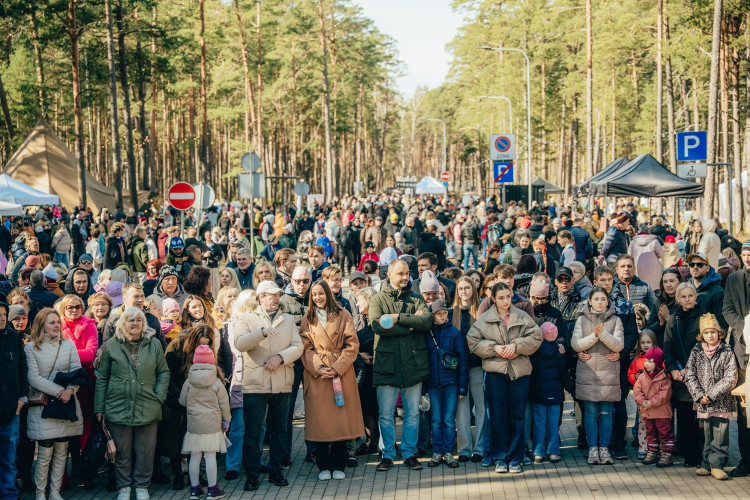 Foto: Saulkrastu Meža parkā ieskandina pavasara saulgriežus