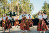 Foto: Saulkrastu Meža parkā ieskandina pavasara saulgriežus