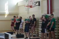 Foto: Un cik varētu tu? Kilogrami un rekordi Latvijas čempionātā svarbumbu celšanā Salaspilī