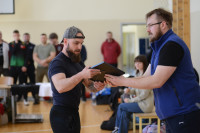 Foto: Un cik varētu tu? Kilogrami un rekordi Latvijas čempionātā svarbumbu celšanā Salaspilī