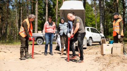 Attēls rakstam: 7000 priežu stādu ceļā uz zaļāku un iekļaujošāku Latviju