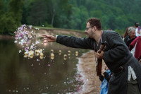 FOTO: Vakars pie Gaujas atgādina par plostnieku laikiem