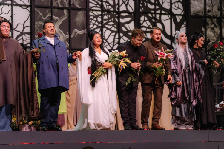 FOTO. Siguldas pilsdrupās izskanējusi Pučīni opera “Madama Butterfly”