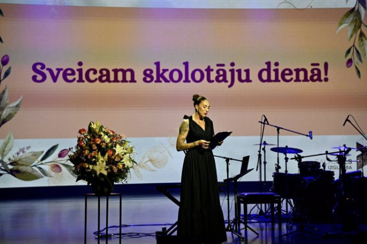 FOTO: Salaspilī noskaidroti gada labākie pedagogi - kuri saņēma īpašo godu?