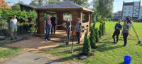 FOTO: Latvijas sakoptākais daudzdzīvokļu mājas pagalms atrodas Siguldā - tur tiešām izskatās lieliski!