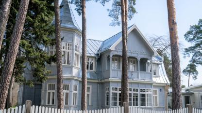 Attēls rakstam: 9.IV Lauras Ozolas izstādes "Banānu jūra" atklāšana Jūrmalā