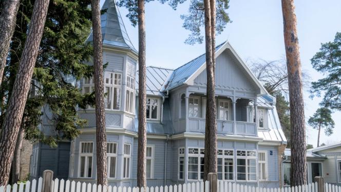 Attēls rakstam: 9.IV Lauras Ozolas izstādes "Banānu jūra" atklāšana Jūrmalā