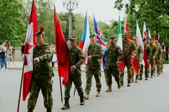Ādažos ar augstu amatpersonu klātbūtni atzīmēs NATO paplašinātās klātbūtnes kaujas grupas Latvijā piekto gadadienu