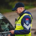 Attēls rakstam: Ādažos policija aptur aizdomīgu kompāniju – vīrieši nāk klajā ar pavisam absurdu attaisnojumu