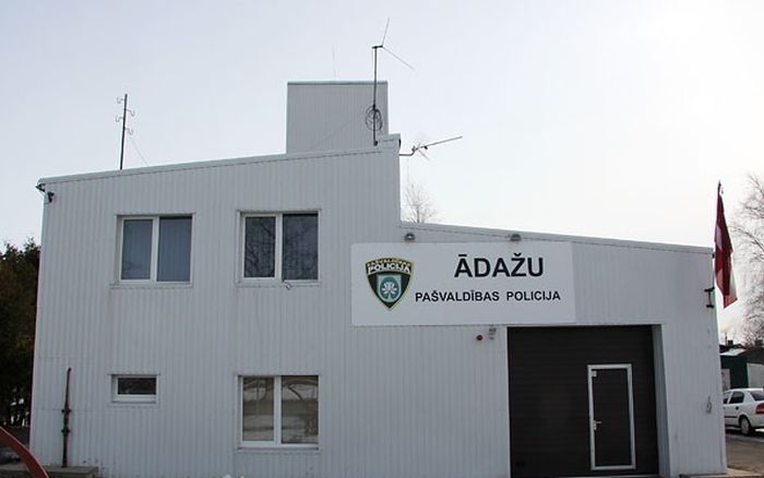 Ādažos policisti palīdz atgūt nozudušu suni