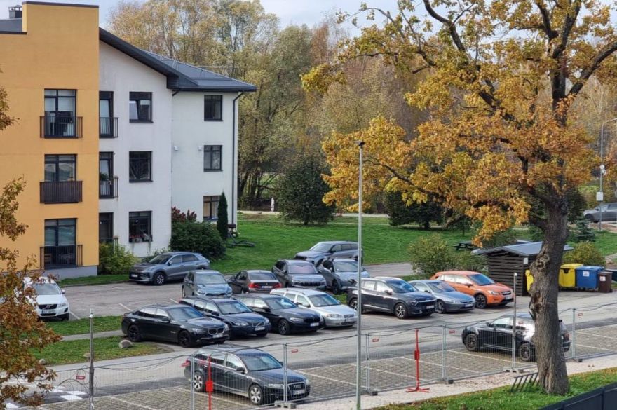 Ādažos vairāki labi jaunumi - paplašinātas autostāvvietas, bērnudārza būvniecība tuvojas noslēgumam