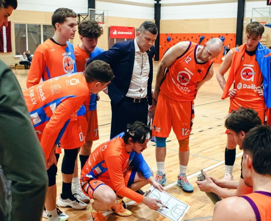 Ādažu basketbolisti nonāk uzvaras attālumā no RBL čempionu titula
