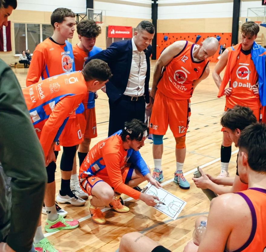 Ādažu basketbolisti uzvar Madonā un izvirzās vadībā RBL pusfināla sērijā